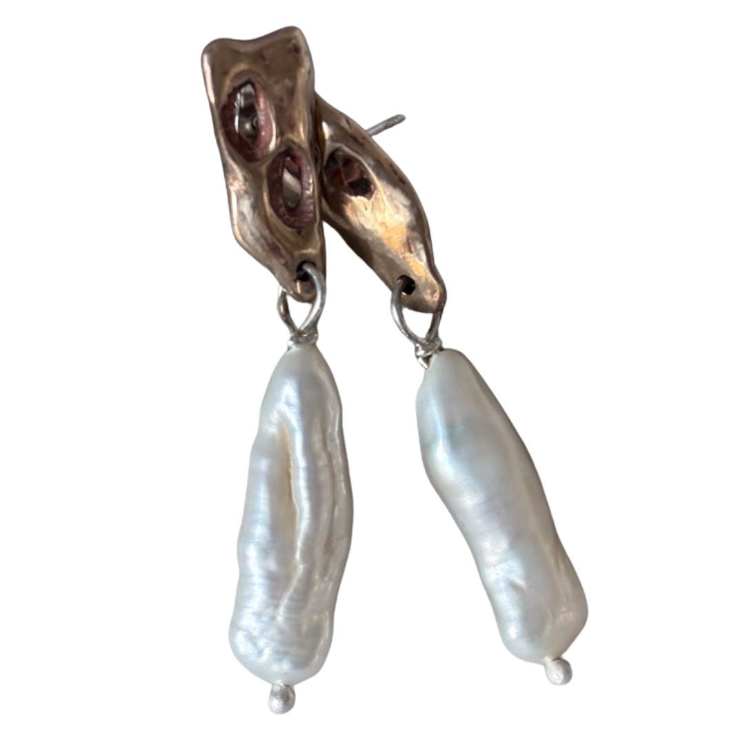 Perfora Pearl Stud Earrings - HerbertandWilks Jewellery