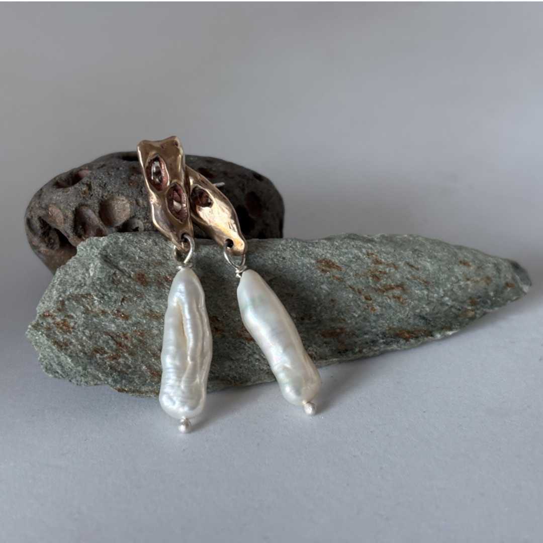 Perfora Pearl Stud Earrings - HerbertandWilks Jewellery