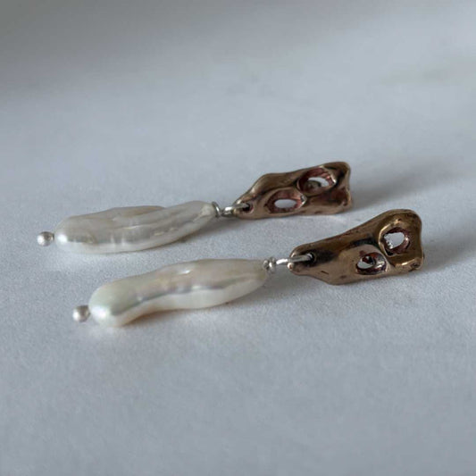 Perfora Pearl Stud Earrings - HerbertandWilks Jewellery