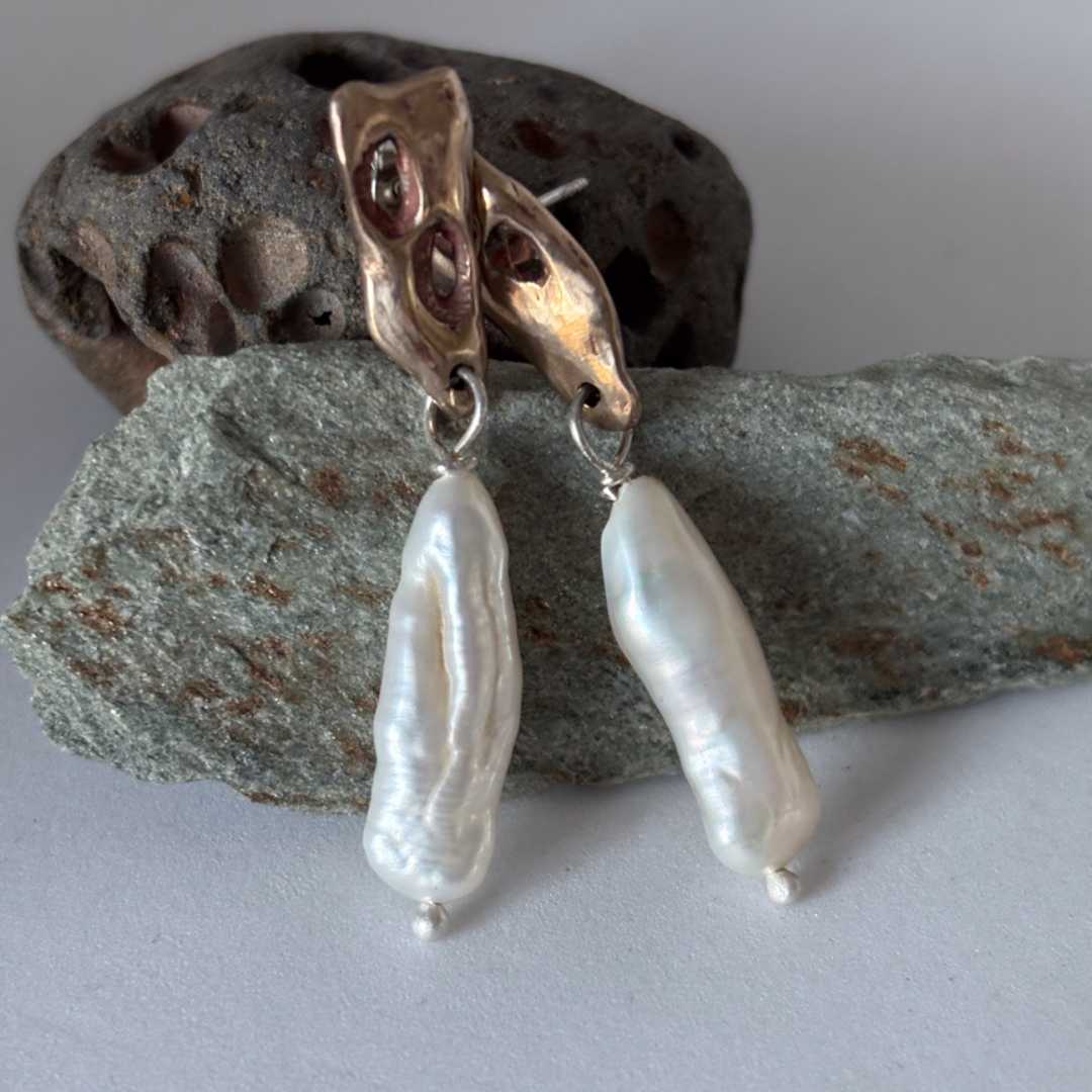 Perfora Pearl Stud Earrings - HerbertandWilks Jewellery