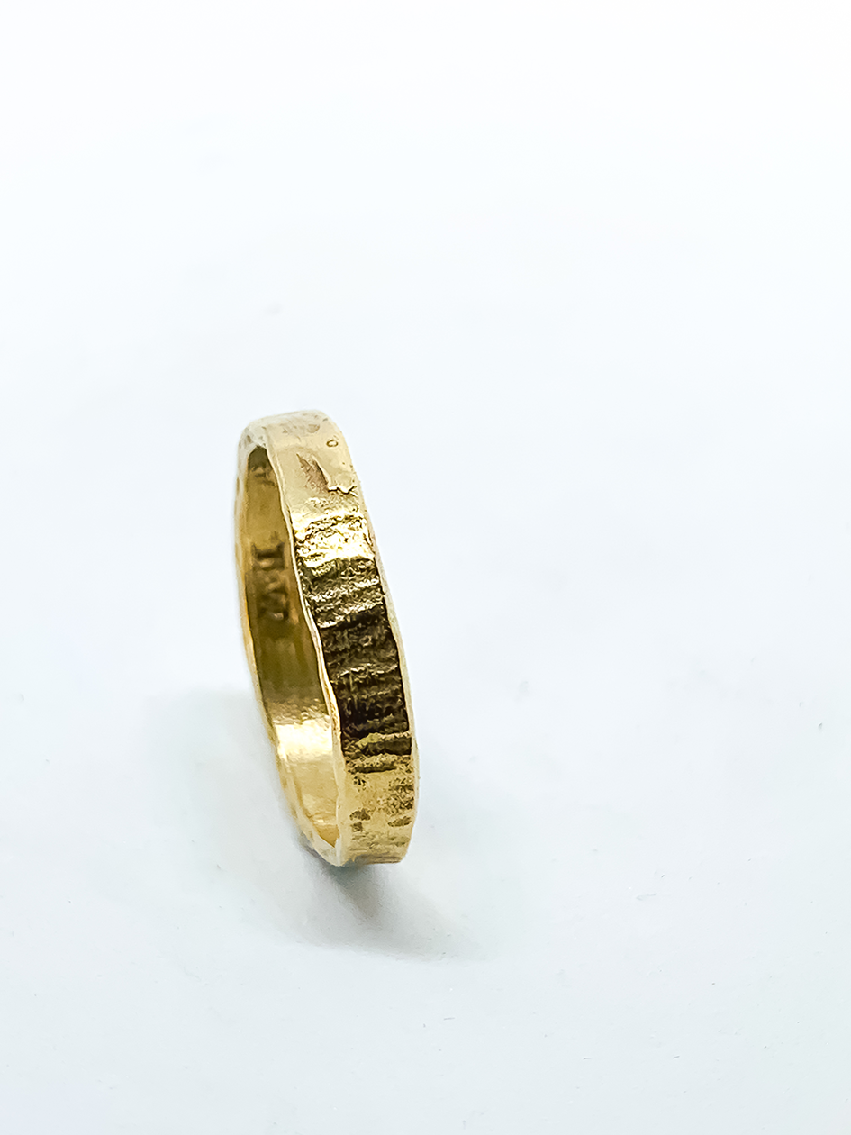 Chain Reaction 9ct Gold Circle Ring