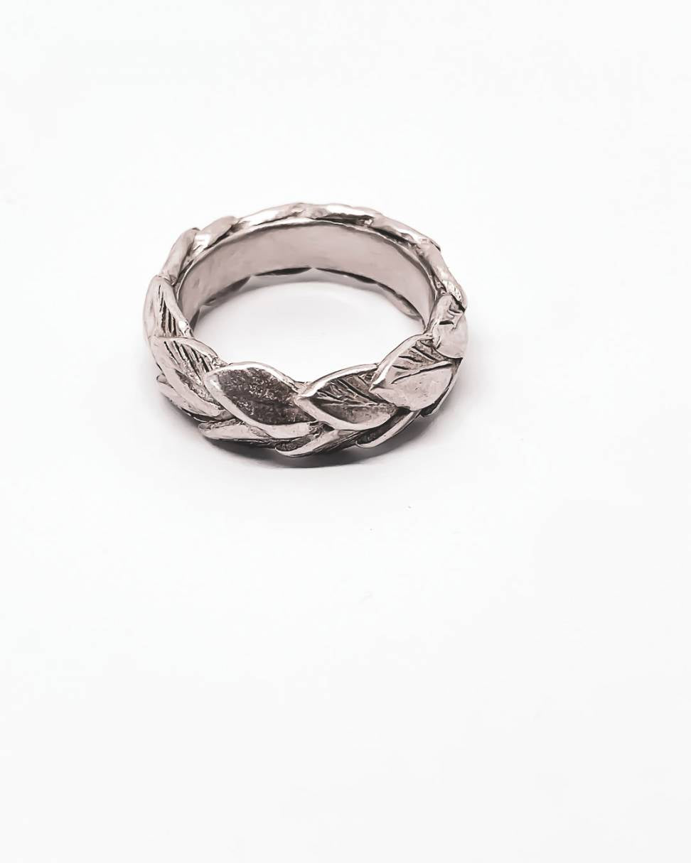 A ring formed with a double line of overlapping 3d leaves in Sterling Silver