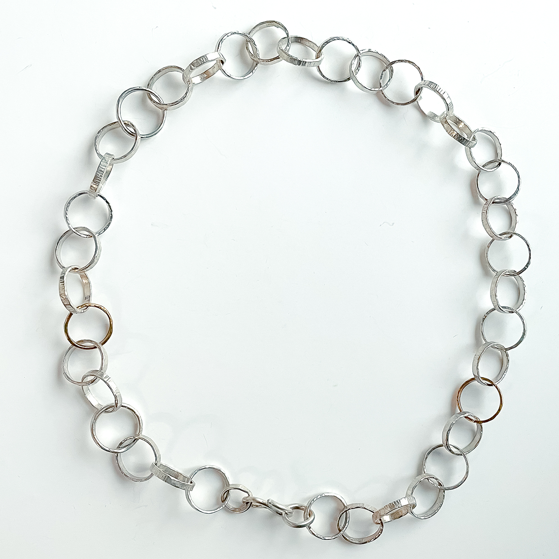 Image of the 63.5cm chain necklace shown in a circle