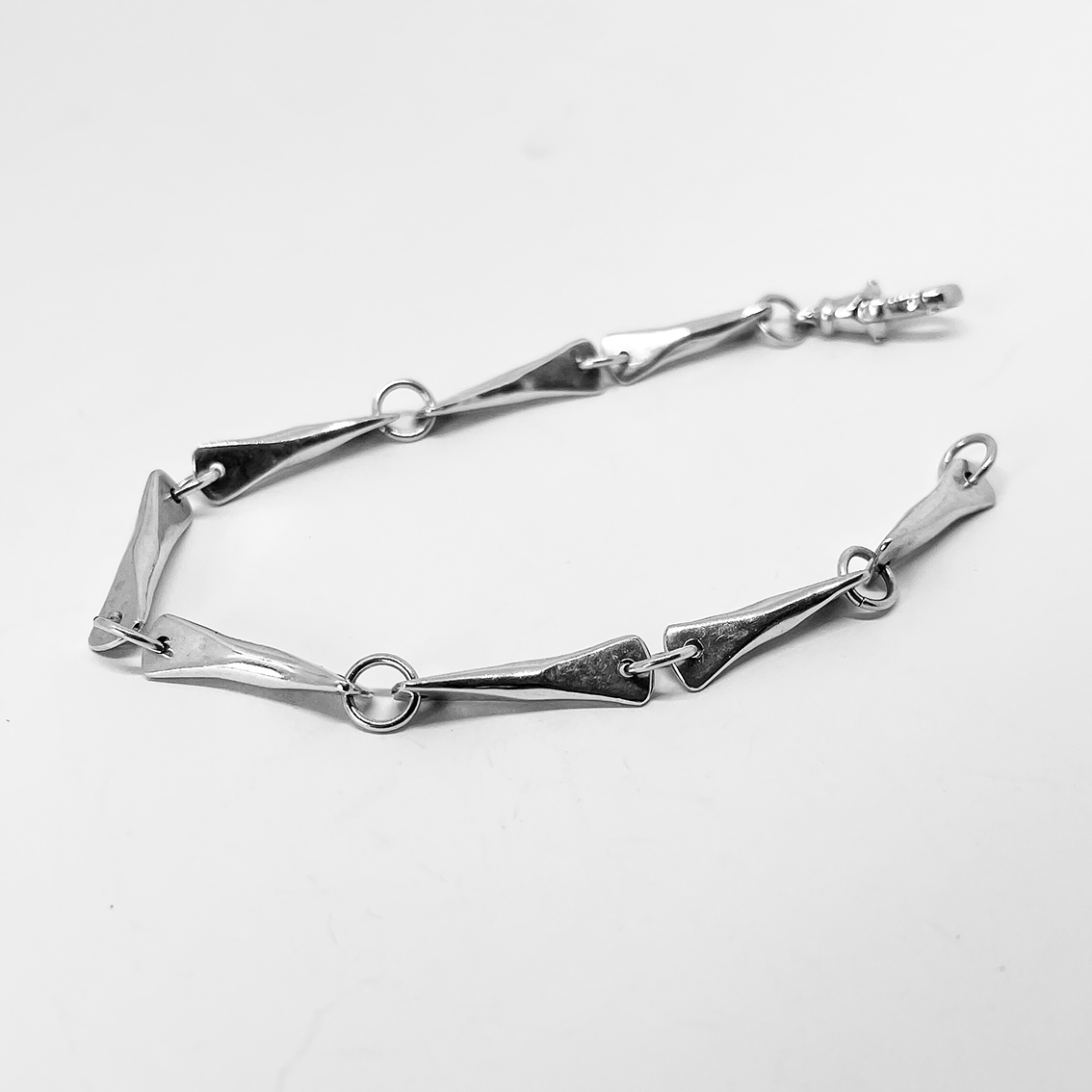 Side Profile of the Modernist Butterfly Link Bracelet Chain