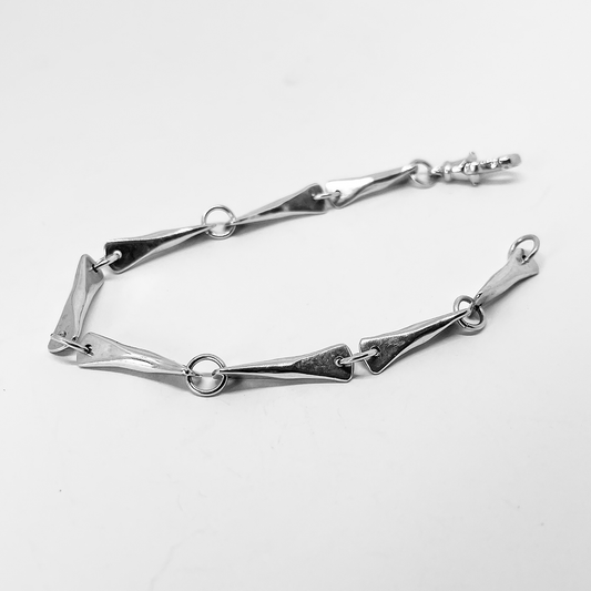 Side Profile of the Modernist Butterfly Link Bracelet Chain