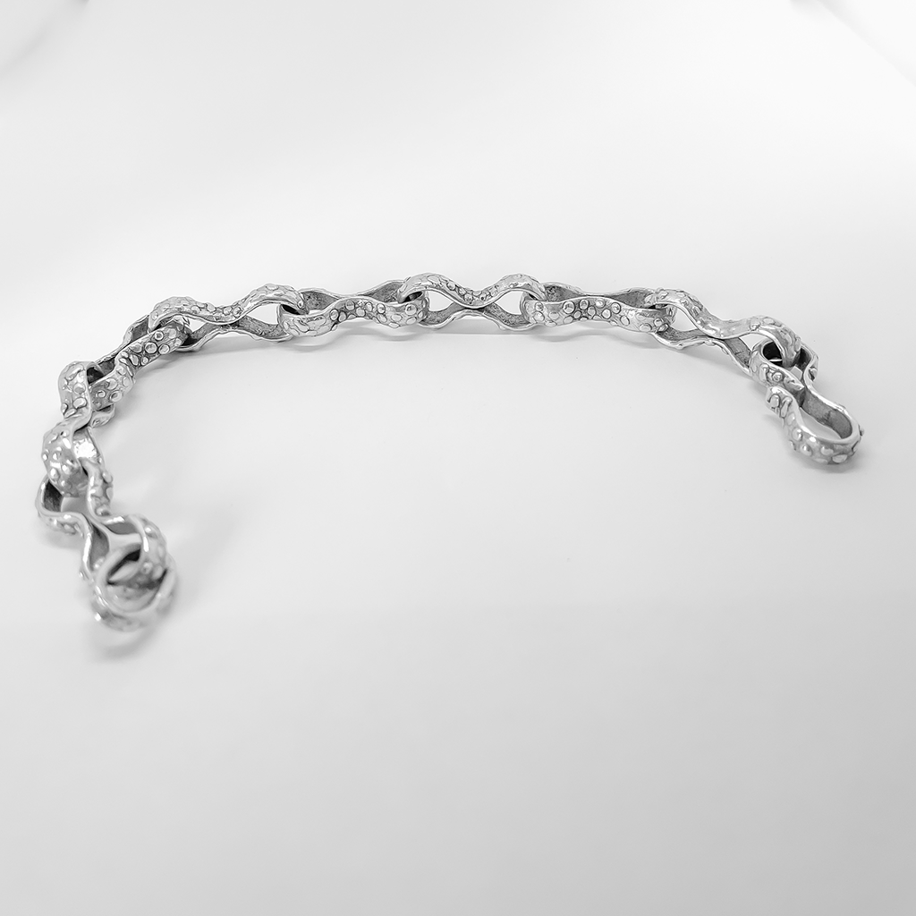 Figure Eight Fluid  Chain Bracelet